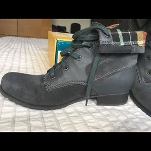 BC Footwear Cub grey suede Boots sz 6.5